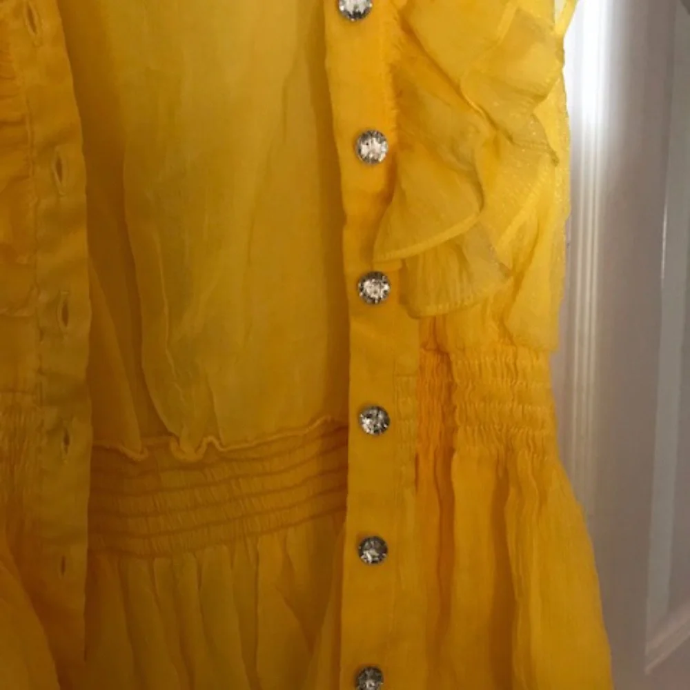 NWOT Yellow sleeveless ruffle blouse - Picture 6 of 6